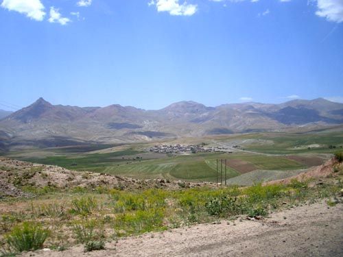 landschaften bei takhte suleyman, heilige stätte der sassanidischen könige