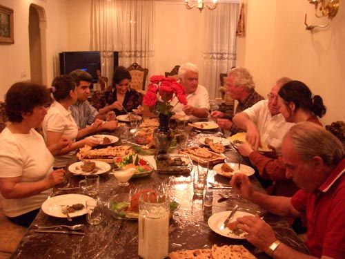 teheran, gemeinsames abendessen bei iranischer familie