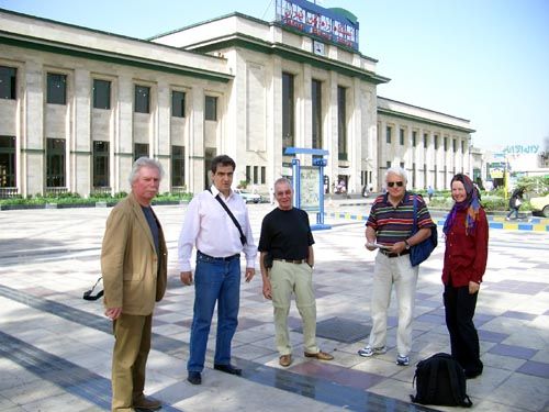 teheran, bahnhofplatz und gebäude